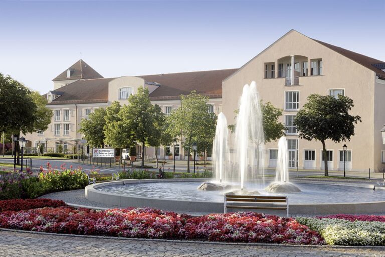 MAXIMILIAN Grand Hotel in Bad Griesbach mit Springbrunnen