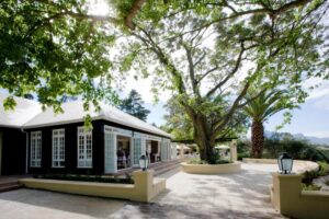 Außenbereich des Restaurants im Devonvale Golf & Wine Estate