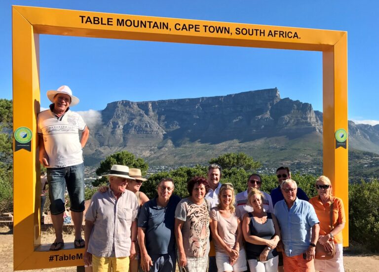 Gruppenfoto vor dem Tafelberg, Kapstadt