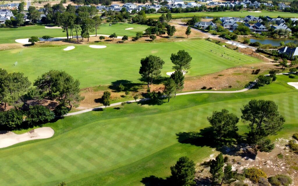 Pearl Valley: Fairways zwischen Bäumen und Bunkern, Luftaufnahme