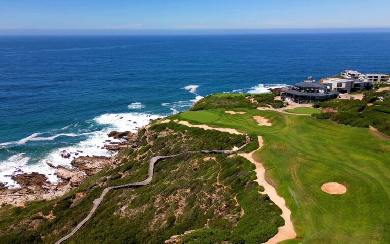 Pinnacle Point: Fairway und Grün mit Blick auf den Indischen Ozean